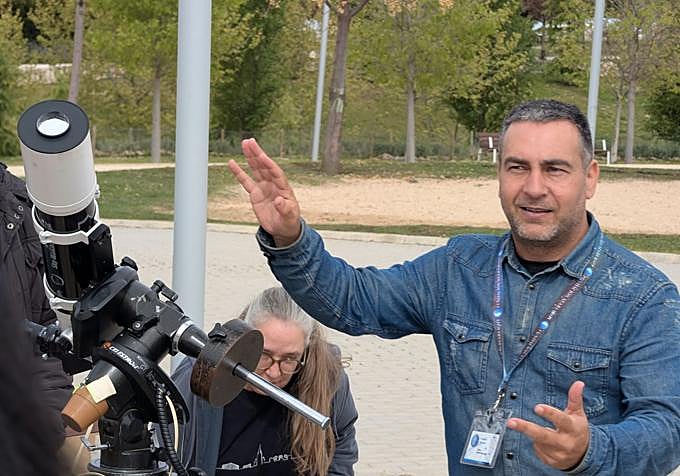 En 30 años, Óscar Martín, conocido como el Míster Eclipse español, ha visto doce eclipses solares totales. «La gente no tiene ni idea de lo que va a ver», advierte.