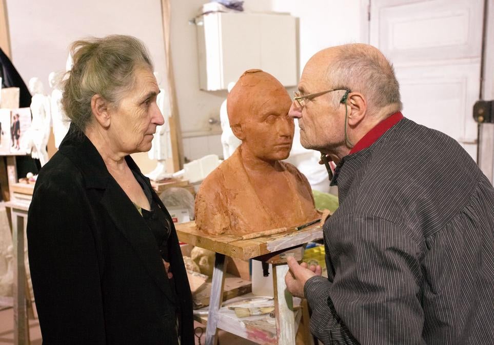 María posa para una escultura de Antonio López en su estudio, en 2007.