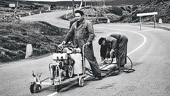 El invento que más vidas ha salvado en la carretera: una raya
