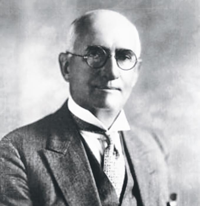 Edward Hines, el inventor de la raya blanca.