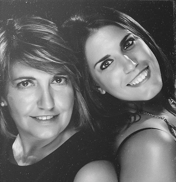 Carmen Gil, antes del trasplante, junto con su hija Brenda.