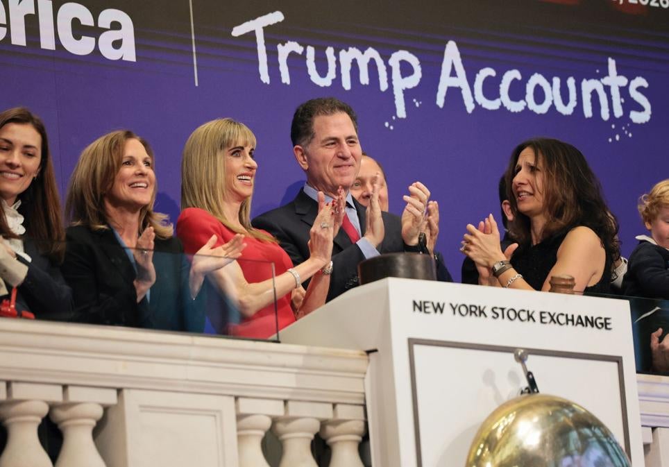 En la Bolsa de Nueva York anunciando su inversión en las 'cuentas Trump'.
