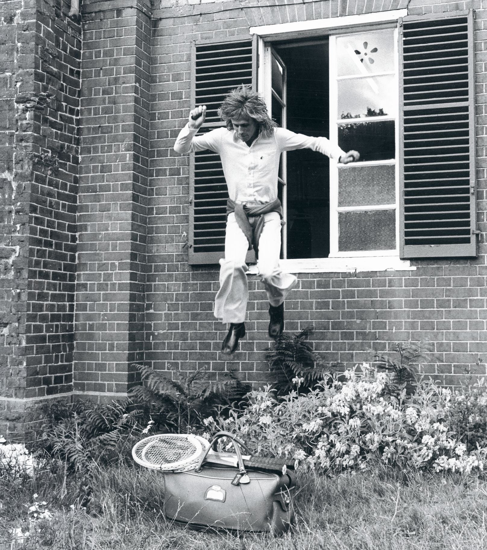 Borg huye de sus fans en Wimbledon en 1974..