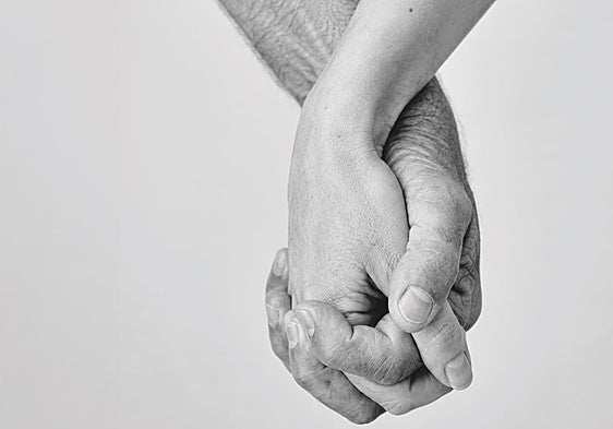 Una relaci&oacute;n perturbadora: &laquo;Conoc&iacute; a mi padre con 24 a&ntilde;os. Y me enamor&eacute;&raquo;