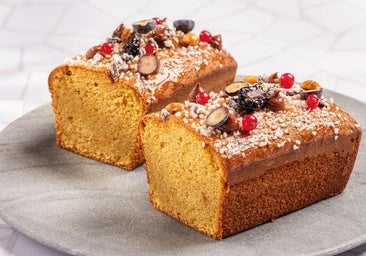 'Plum cake' glaseado de pistachos y almendras