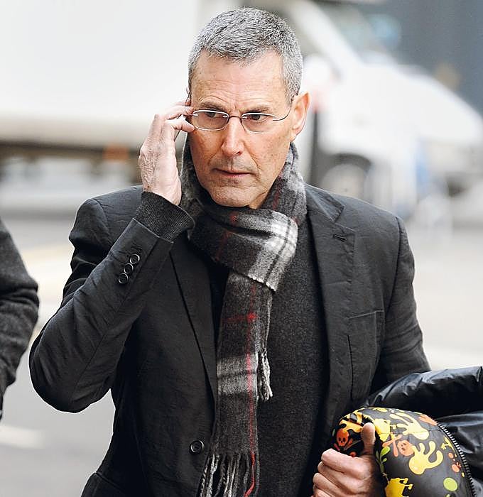 En los últimos años, Uri Geller ha iniciado varios pleitos. Uno contra Nintendo 2000 por el uso no autorizado de su identidad, debido a la similitud entre el ilusionista y el Pokémon Kadabra. En 2013 demandó al emporio mediático News Group Newspapers por espiarlo. Lo indemnizaron.
