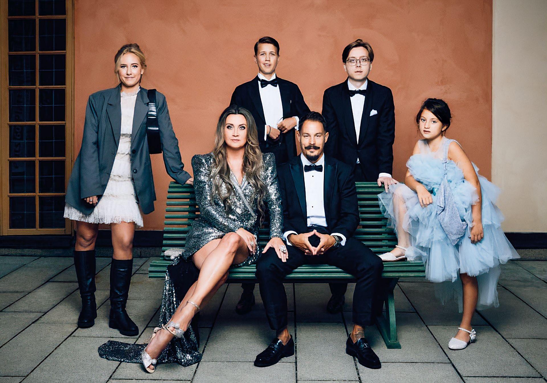 La escritora protagoniza un reality titulado Läckbergs, estrenado en la cadena sueca TV3 en 2025. En sus cinco capítulos, la autora muestra su vida privada con su actual y tercer esposo, el luchador de MMA Simon Sköld, y sus cuatro hijos: la pequeña, Polly (hija de Sköld); Charlie (hijo de su segundo marido, el policía y actor Martin Melin); y Wille y Meja, que tuvo con su primer esposo, el economista Micke Eriksson. Camilla dice que sus maridos siempre han sido una inspiración para sus novelas.