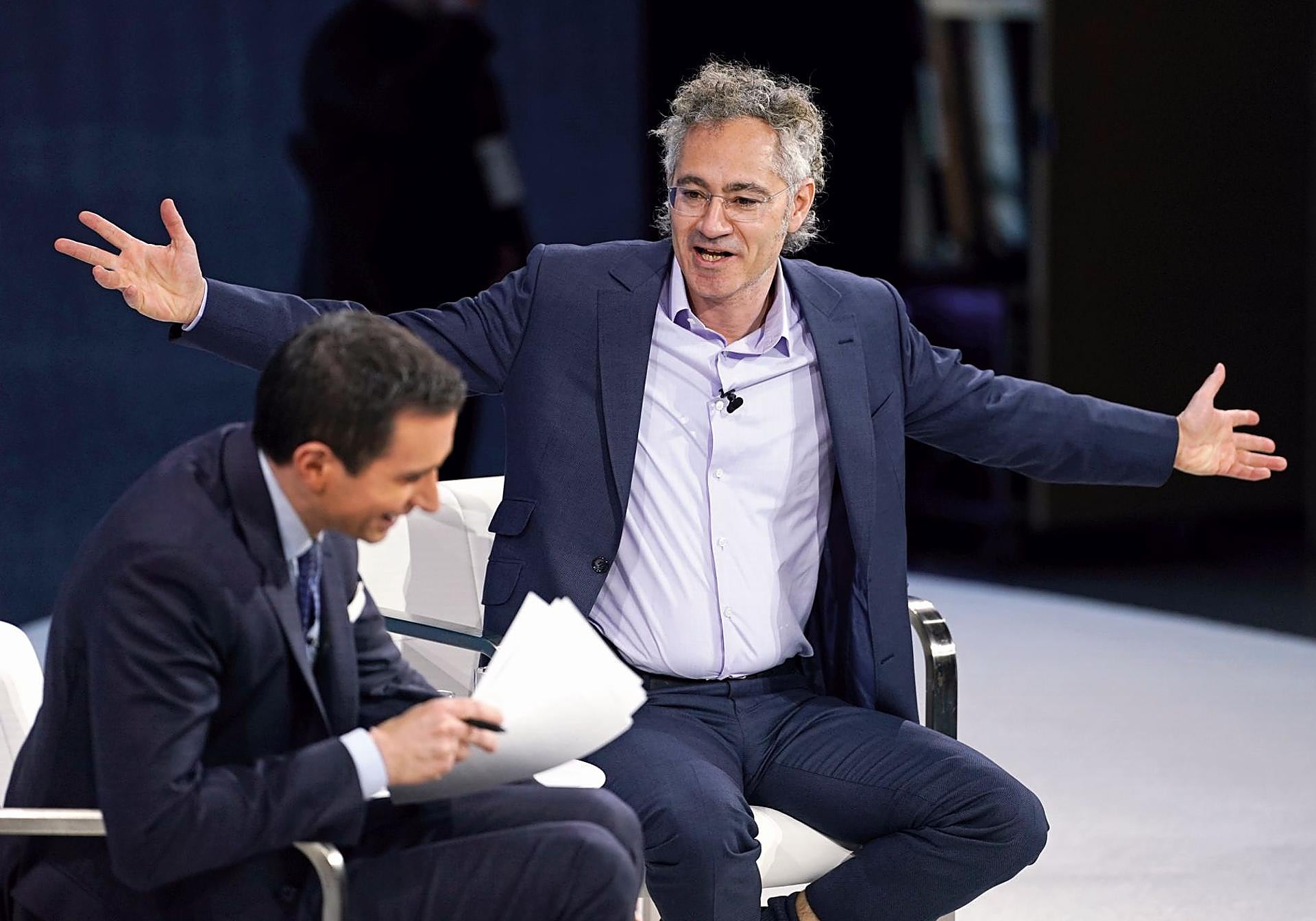 En una entrevista durante un evento de The New York Times, en diciembre, Karp, de 59 años, no consiguió quedarse quieto en el asiento en veinte minutos. Las redes lo convirtieron en meme, vinculado al consumo de drogas como la ketamina. Él niega cualquier consumo de estupefacientes.