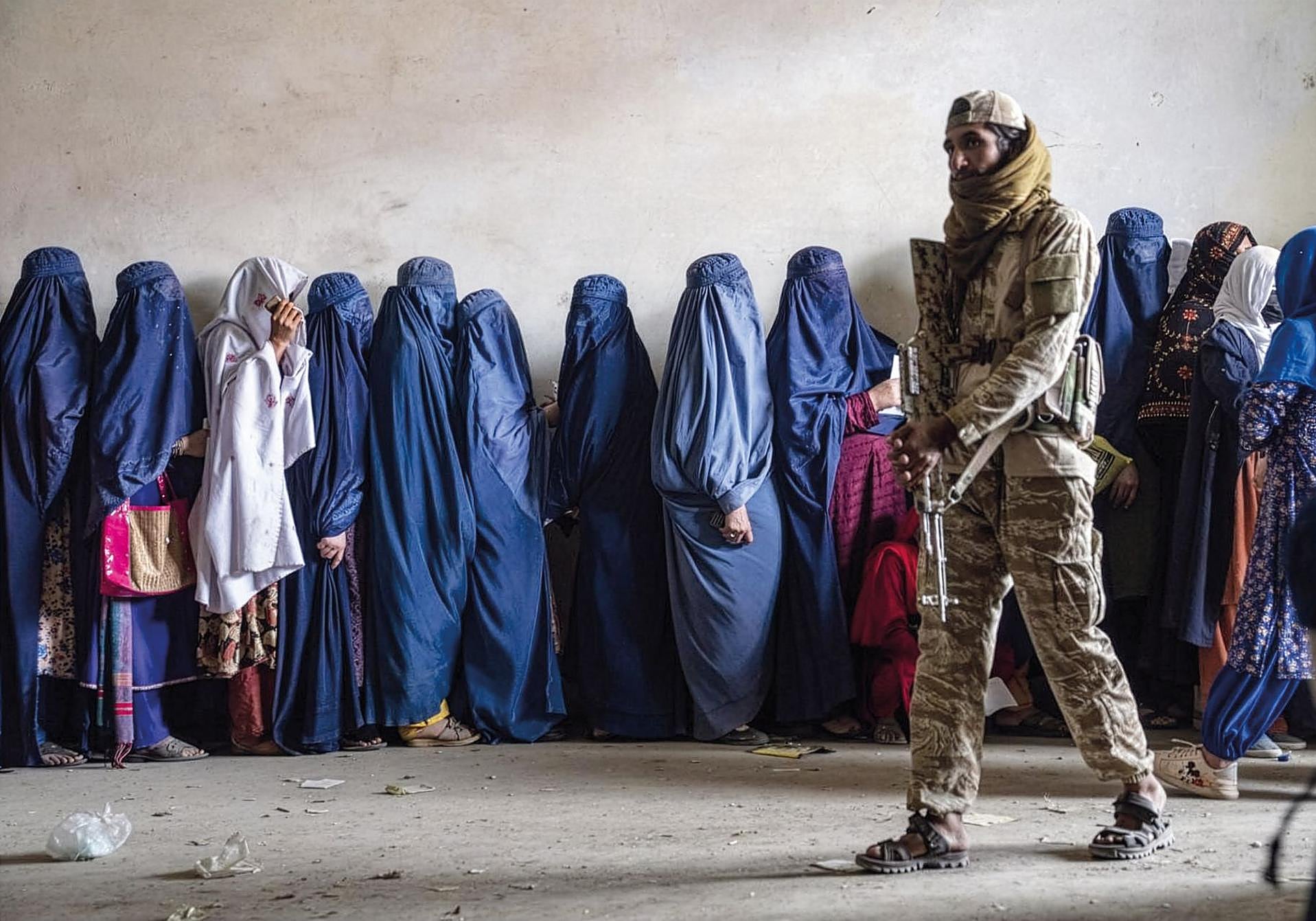 En Kabul, los talibanes han convertido el antiguo Ministerio de Asuntos de la Mujer en el de Promoción de la Virtud y la Prevención del Vicio, su policía moral para la ley islámica.