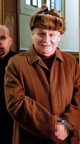 Imagen secundaria 2 - En 2001, El Chacal demandó a un juez por hablar sobre él con un periodista. La abogada Isabelle Coutant-Peyre, que asumió su defensa en 1997 y, en 2001 se casó con él en prisión bajo el rito musulmán; en la imagen, en 2011. En 2013 compareció en el juzgado por lanzar insultos antisemitas a un agente penitenciario.
