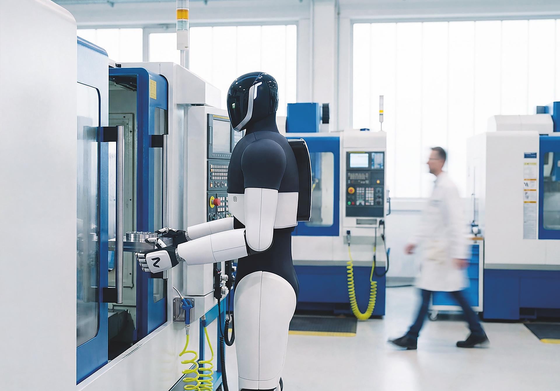 En Japón, Toyota trabaja bajo la filosofía 'jidoka': la máquina hace la tarea, detecta anomalías y el operario corrige y mejora el proceso.