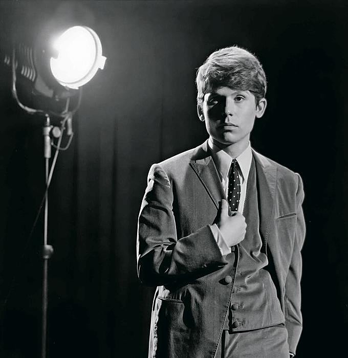 En 1965, con 22 años, se empeñó en dar un concierto en solitario, algo entonces inusual. Antonio el Bailarín le cedió el Teatro de la Zarzuela. «Canté, extendí el brazo y se armó la de Cristo. Dicen que se encendió un foco donde no debía y el teatro se puso en pie. Yo no me lo creía. Lo gordo vino después», cuenta.