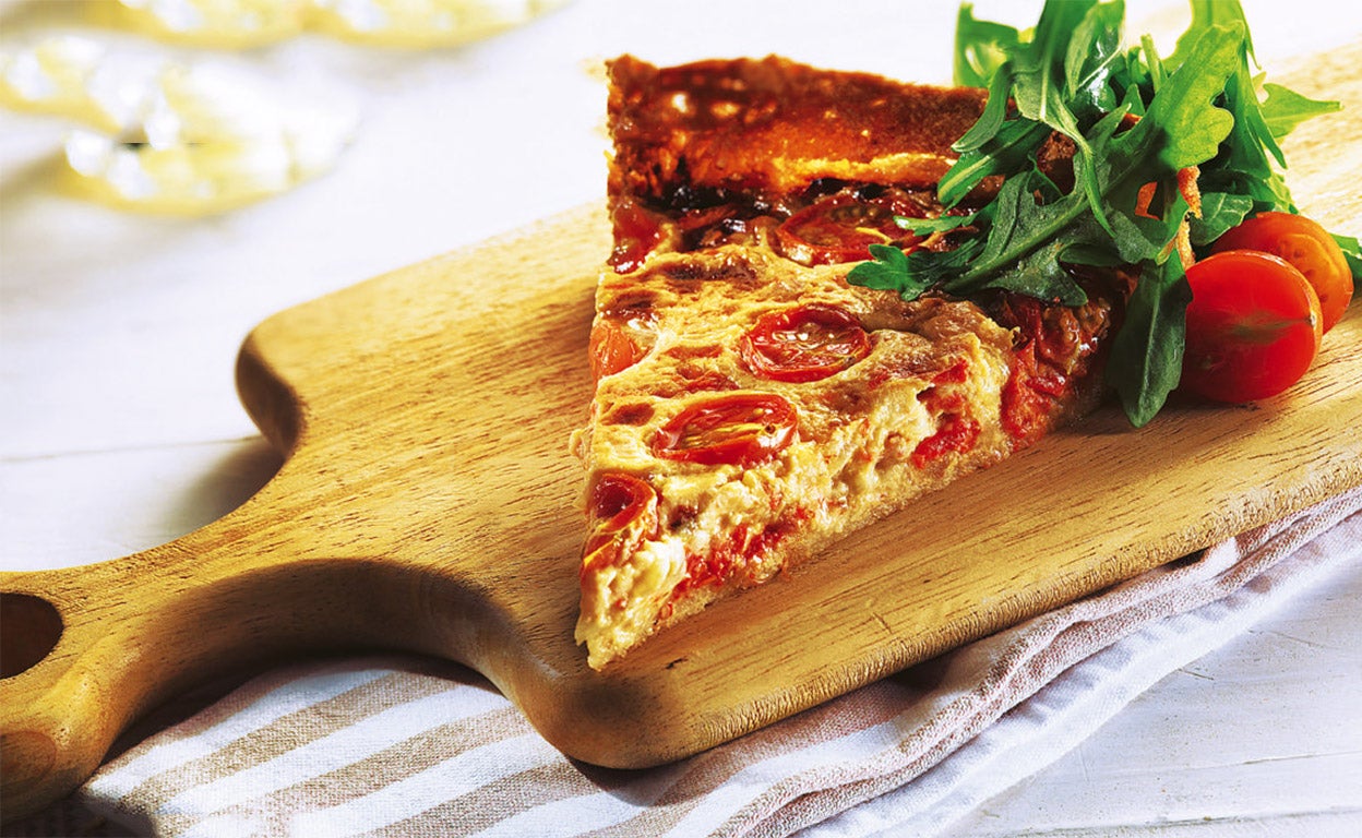 Quiche casera de piquillos y emmental
