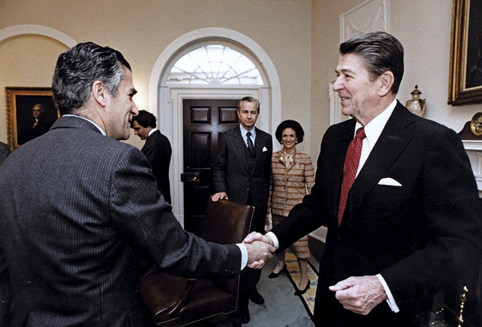 «Una vez que pasaban los Reyes por Washington solicitamos cita con él. Nos dieron un photo opportunity. Es decir, se hizo la foto con los Reyes y dijo: 'Me voy, que he de hacerme otra, no sé con quién'. Se decía que era un pelele. Era la fachada, el comunicador».