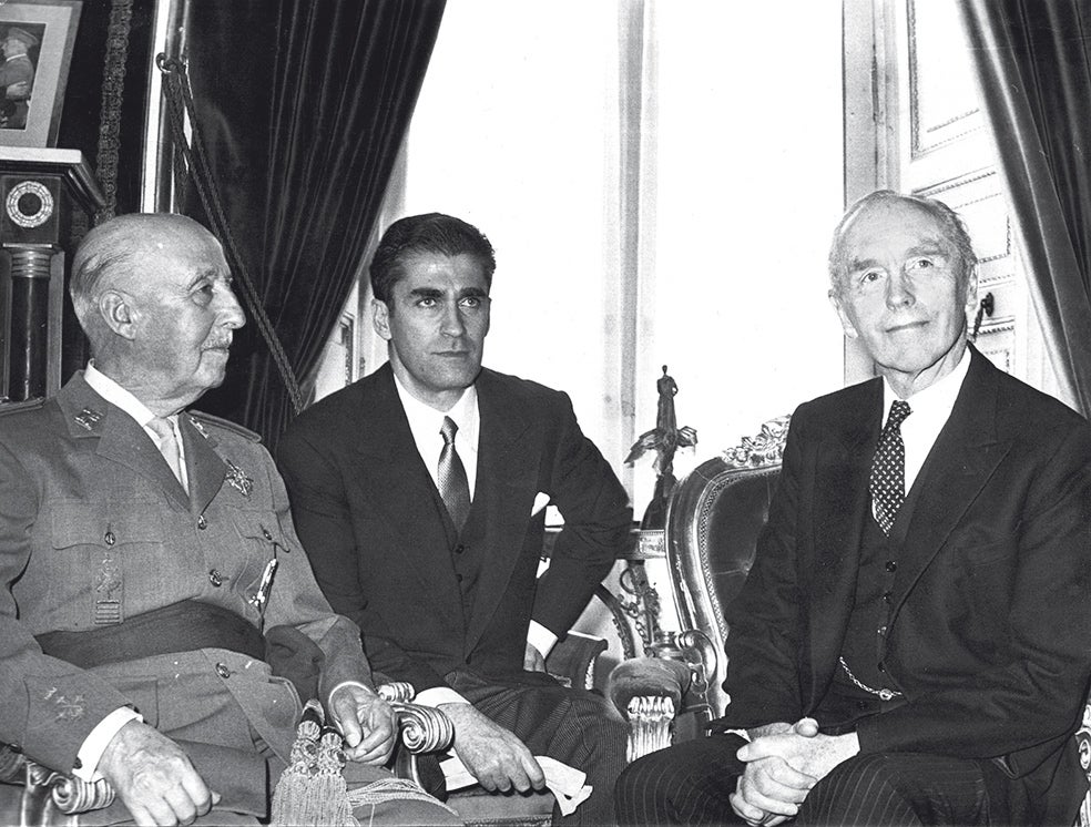 «Le hice dos veces de traductor. La segunda, con Alec Douglas –titular del Foreign Office–, me lie: hablé a Franco en inglés y a Sir Alec en español. Por suerte, se rieron. Las dos veces, Franco se quedó en silencio hasta ver que el inglés se impacientaba. Solo entonces empezaba a charlar».