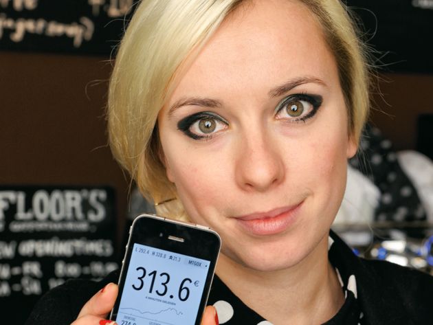 Propietaria del café Loor's. Florentina Martens. "Recibo el dinero al instante, no pago comisiones y no me afecta la inflación".