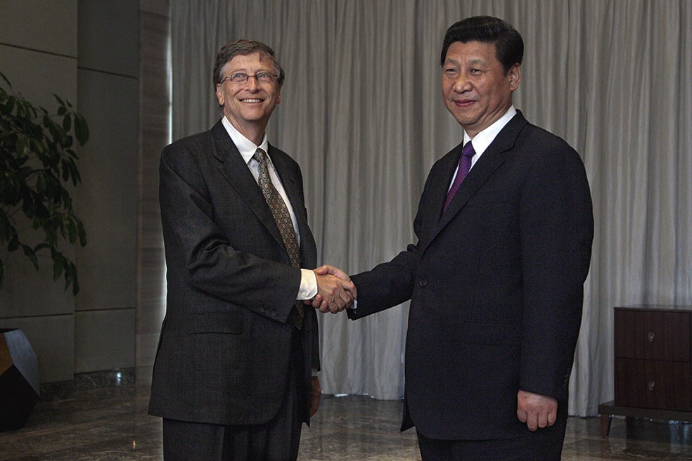 En 2015, el presidente chino, Xi Jinping, visitó a Bill Gates en Seattle. Después de años de negociación, llegaron a un acuerdo para desarrollar en China una innovadora central nuclear. La guerra comercial de Trump contra el gigante asiático puso fin al proyecto.