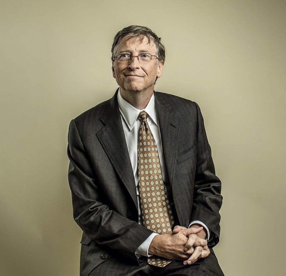 Cuatro millones de post diarios lo culpan de la pandemia. Mientras arrecian las teorías de la conspiración, él financió la investigación de la vacuna y lucha contra el cambio climático con propuestas tan innovadoras que pueden alterar el orden mundial.