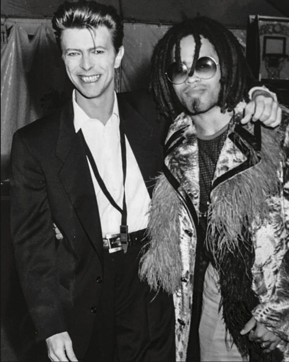 Con David Bowie con quien mantuvo una buena amistad.