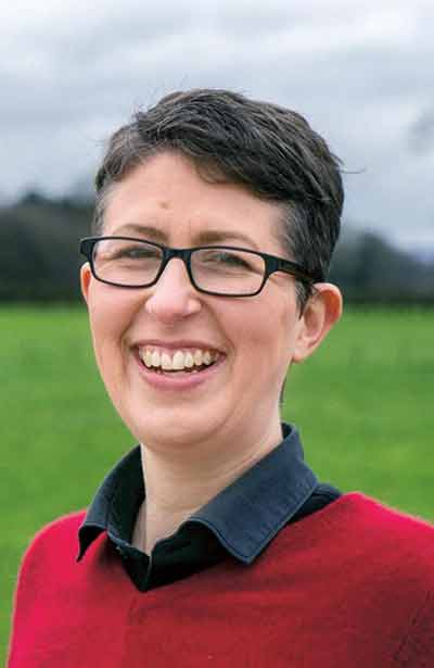 La astrofísica británica cambió su campo de investigación cuando su amigo y mentor sir David MacKay falleció de cáncer a los 48 años. MacKay había escrito un libro sobre cambio climático que impulso el interés de Bridle.