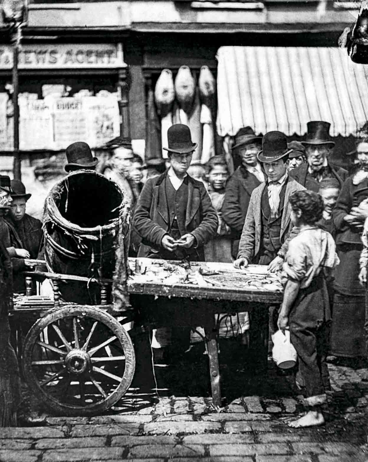 Durante tres años recorrió las calles de Londres como recadero de un bufete de abogados.