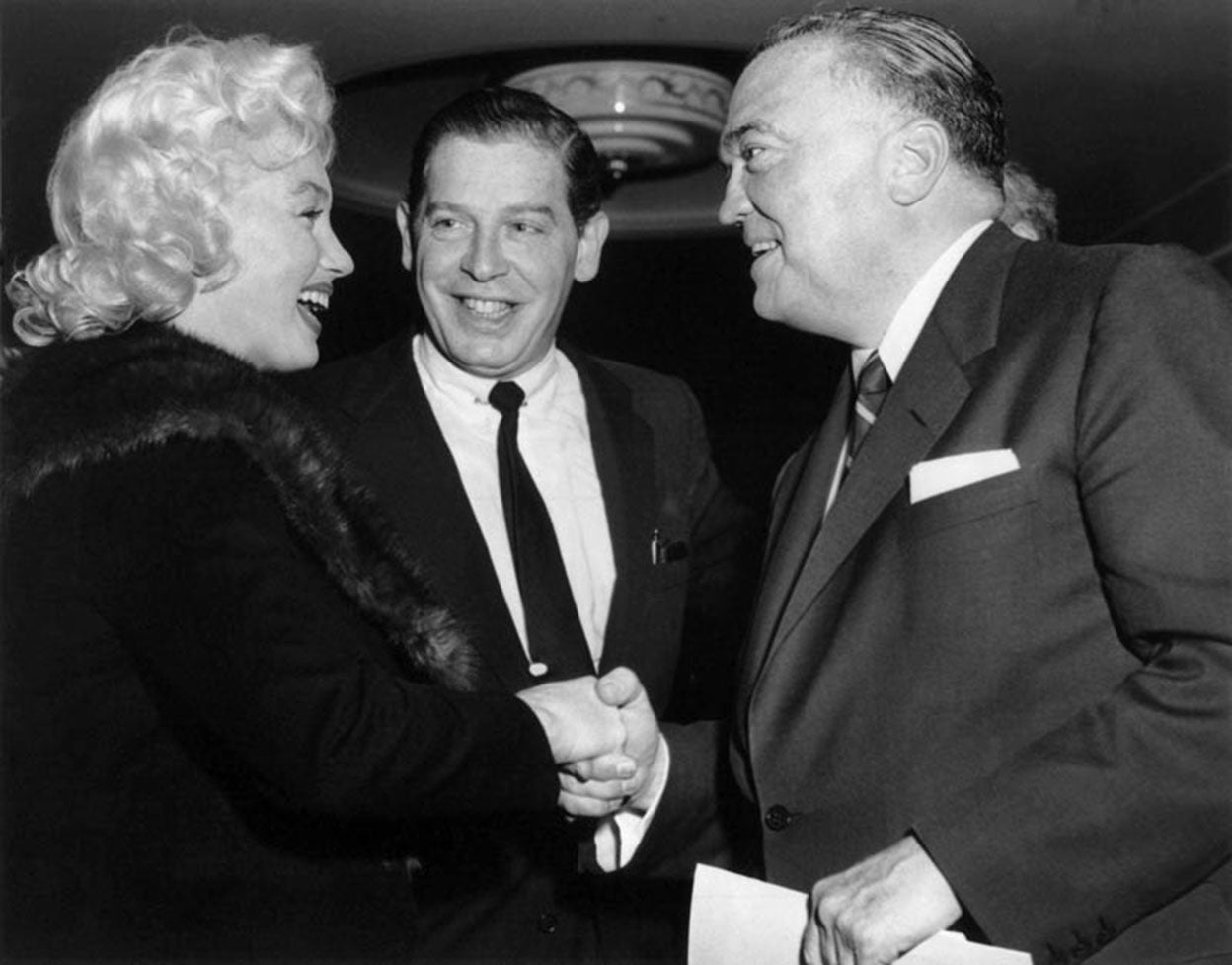 Hoover entendió pronto el poder de las estrellas, a quienes no dudó en investigar al mismo tiempo que las cortejaba. Actuaba tanto en Hollywood como en Washington.