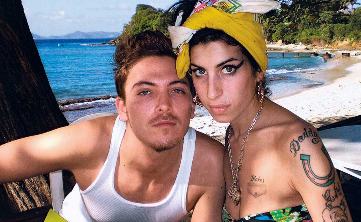 Tyler y Amy juntos, de vacaciones. «Amy –dice él– ansiaba una vida normal». Pero era frágil y ya a los 14 años tomaba antidepresivos. La fama acabó por colocarla al borde del precipicio.