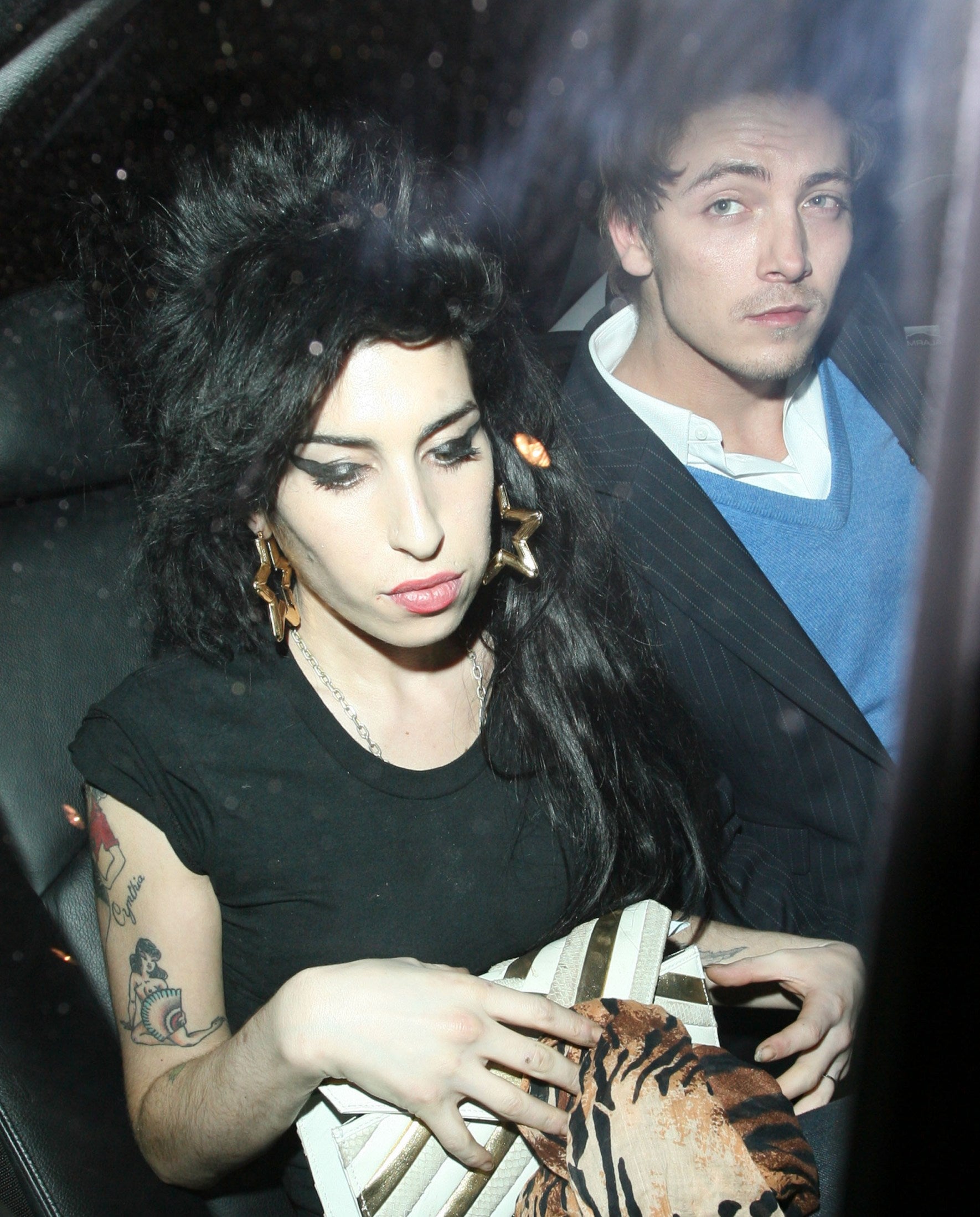 Amy y Tyler una noche de fiesta de 2018. El amigo de la cantante cuenta que intentaba hacerla entender que no era «un personaje de tebeo», que se olvidase del personaje. Pero el acoso de los medios lo hacía muy difícil.