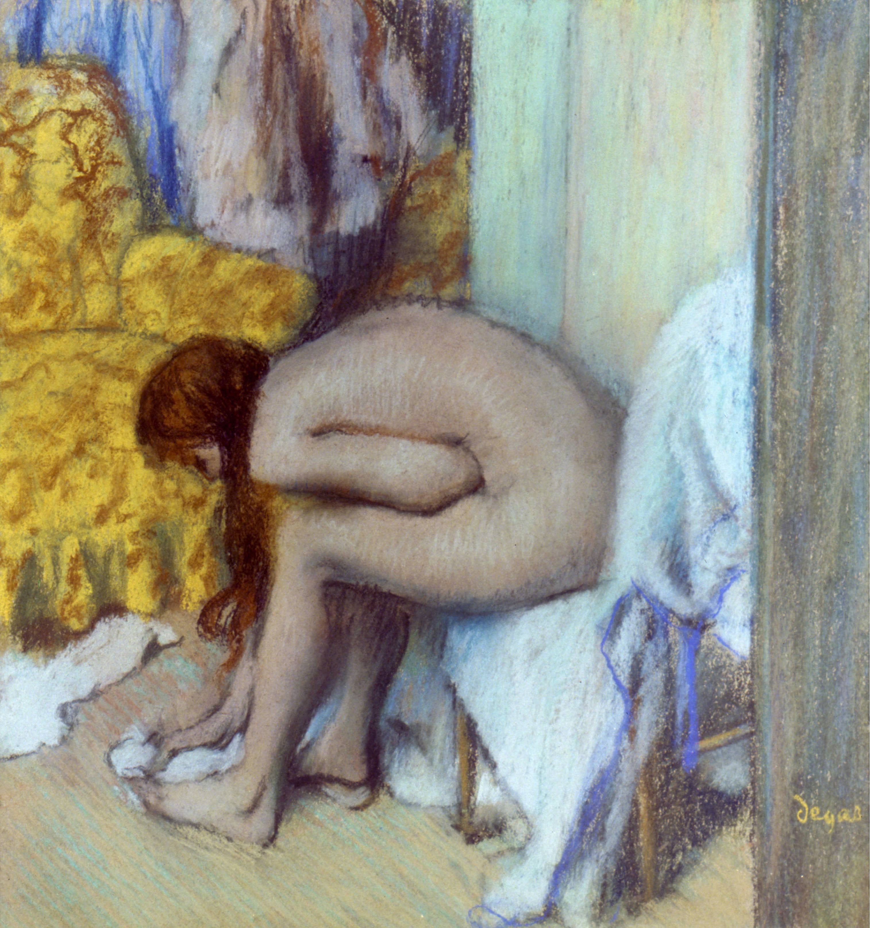 'Mujer desnuda secándose el pie'. "Son personas decorosas, sencillas, que se interesan por su estado físico en soledad", explicó el pintor sobre sus figuras desnudas.