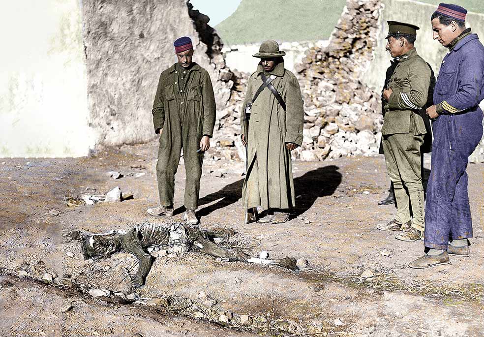 El territorio se convirtió en un sumidero de hombres y recursos. Las graves deficiencias de las armas españolas, la política timorata de los gobiernos de Madrid y la concatenación de errores llevaron a más de 10.000 hombres al matadero, muchos de los cuales sufrieron tortura previa: responsabilidades a la altura de la catástrofe sufrida.