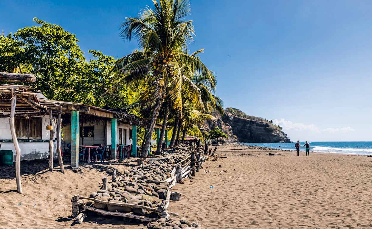 Ya hay países interesados en seguir los pasos de El Salvador, pero pertenecen a la Segunda B de la economía, como Panamá o Tonga... Se habla también del Líbano y Venezuela, donde el colapso de sus divisas nacionales despojó a la gente de sus ahorros.