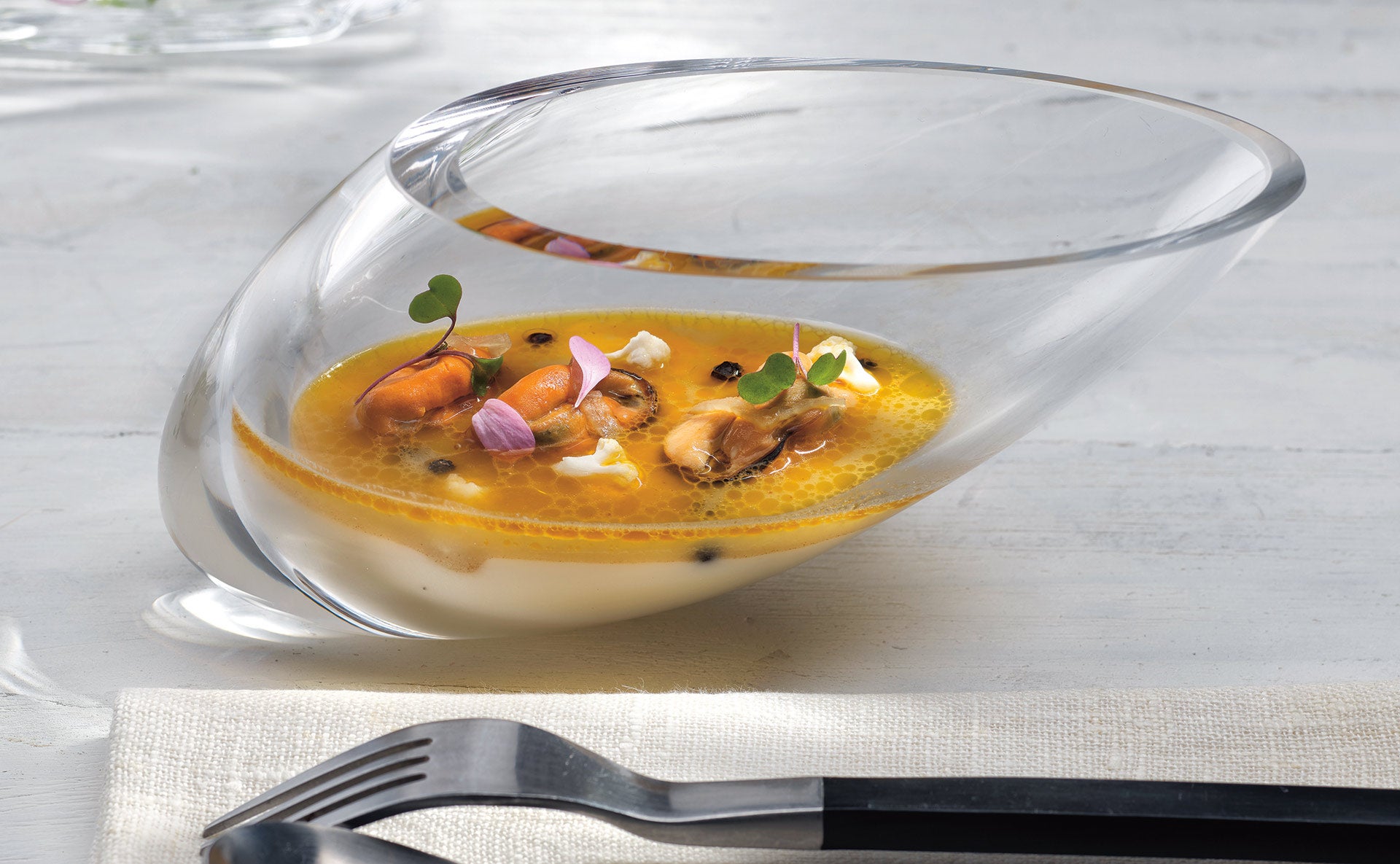 Mejillones en escabeche y crema de coliflor