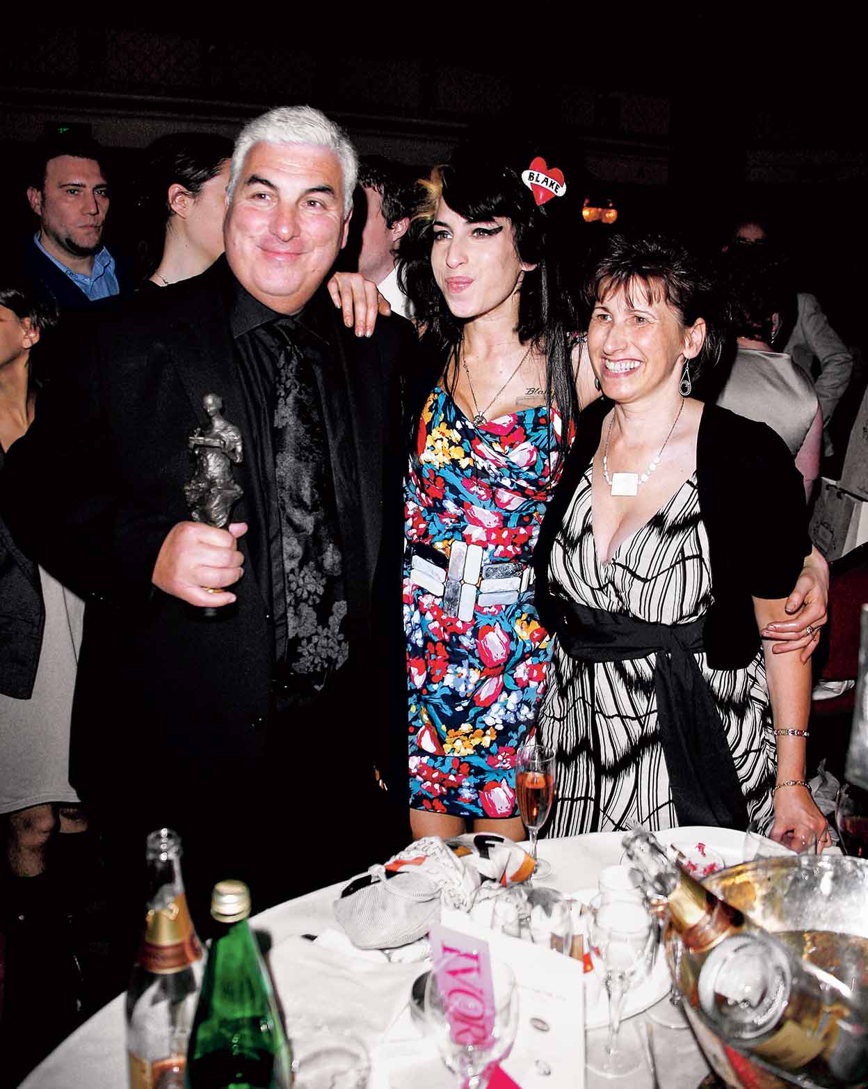 Amy con su padre, Mitch, y su madre, Janis, en 2008. Se divorciaron cuando ella tenía 9 años. Mitch, taxista y gran aficionado al jazz, fue quien introdujo a su hija en la música y dirigió su carrera.