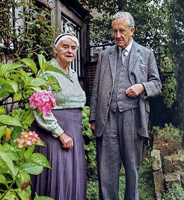 Se casó con Edith Brath en plena Primera Guerra Mundial. Tuvieron cuatro hijos. Uno de ellos, Christopher, terminó de escribir en 2006 el relato ‘Los hijos de Hurin’, que Tolkien había dejado inconcluso en 1918.