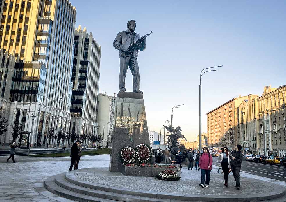 Ha recibido las máximas condecoraciones de su país. En 2017 levantaron esta estatua en su honor en Moscú.