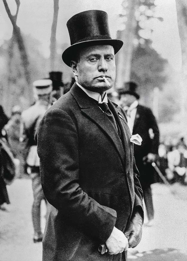 Mussolini alardeaba de acostarse con hasta cuatro mujeres al día. En el libro ‘Dux, una biografía sexual de Mussolini’, de Roberto Olla, se dice que tomaba un afrodisíaco.