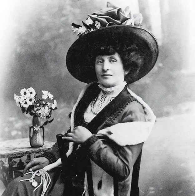 Ida Dalser tuvo con él un hijo, Benito Albino. Llevó muy mal el abandono. Murió en un sanatorio mental, en 1937.