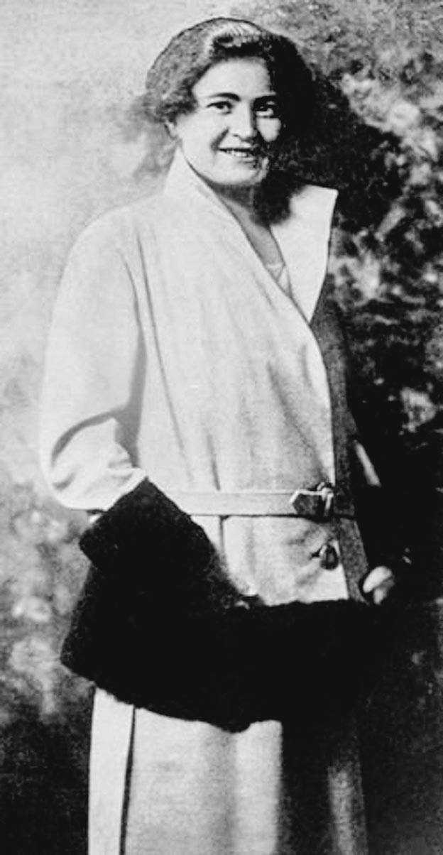 Mussolini se casó con Rachele Guidi cuando ya tenían una hija. Ella sabía de sus infidelidades, pero las soportaba. Era una mujer dura y mandona.