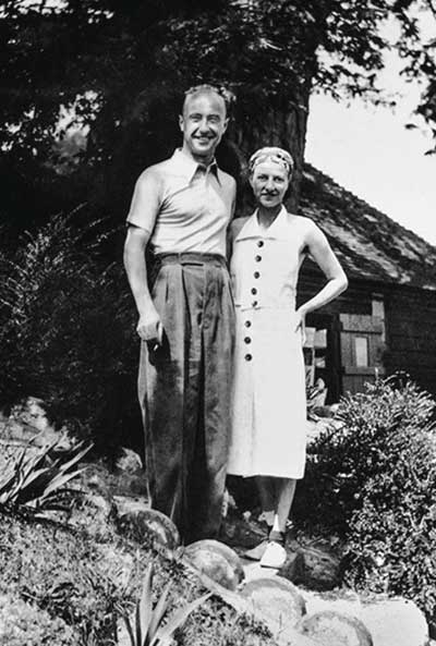 Se lió con Yves Tanguy, que estaba casado con una de sus mejores amigas. Luego le fue infiel con Roger Penrose. Peggy Guggenheim enlazaba los ligues porque huía de la soledad.