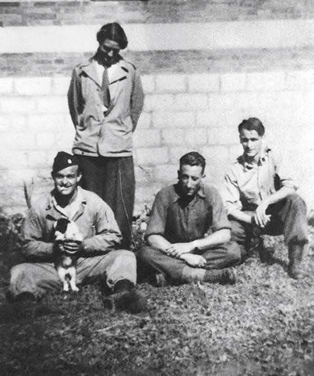 Virginia Hall en Francia en 1944 con otros agentes infiltrados. El del extremo de la derecha es Paul Goillot con quien se casó.