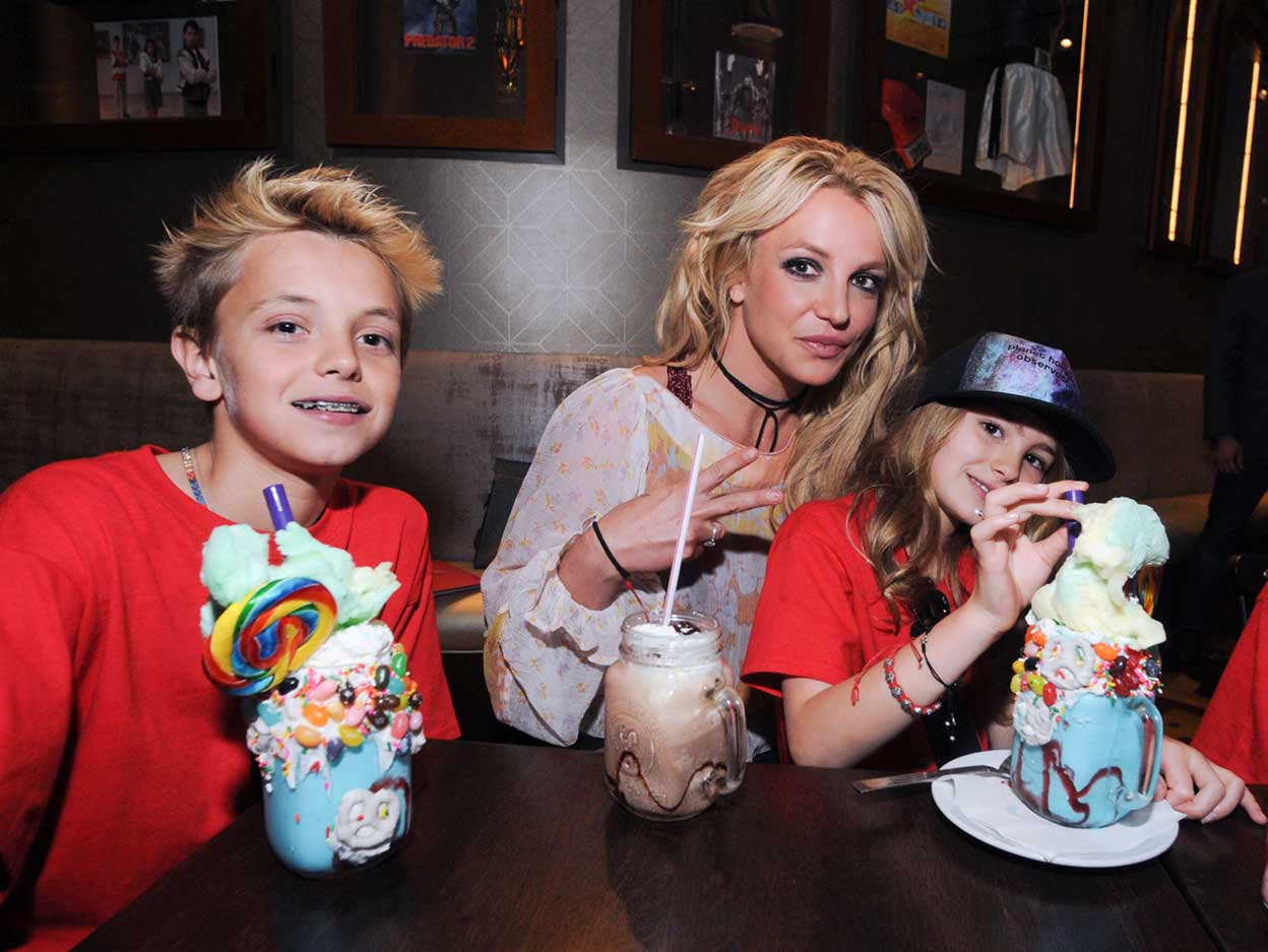 Britney Spears tiene dos hijos de su relación con Kevin Federline: Sean, de 15 años y Jayden, de 14. Viven con su padre, pero la relación con su madre, según muestran en redes sociales, es buena.