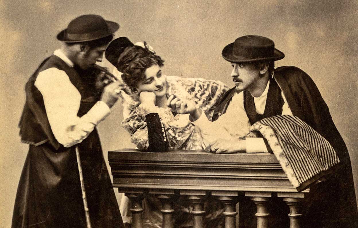 Emilia y José Quiroga, amigo de la infancia, se separaron tras 16 años de matrimonio y tres hijos.. Mantuvieron una relación civilizada. Él aguantó muchas chanzas por ser el marido de una mujer tan liberada.