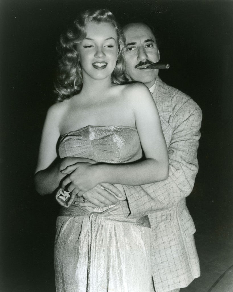 En 1949, los hermanos Marx filmaron su última película en la que aparecían juntos, Amor en conserva, en la que actuaba Marilyn Monroe. Ella aparecía supersexy y le pedía ayuda a Groucho -que hacía el papel de detective- porque la perseguían unos hombres. Groucho subía las cejas y decía: «No puedo comprender por qué».