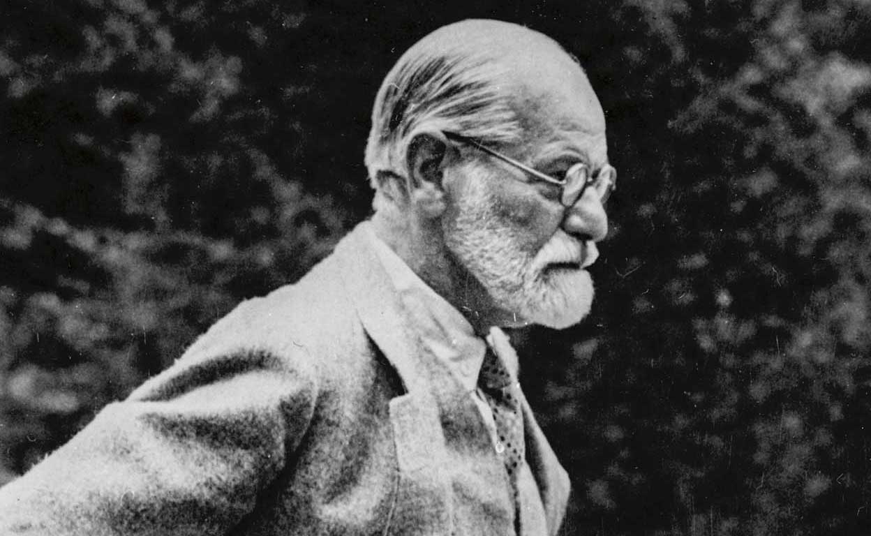 Por qué Freud 'castró' a la suegra de Isabel II