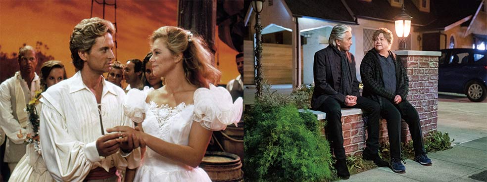 A la izquierda: el actor con Kathleen Turner en 1985, año del taquillazo que los unió en La joya del Nilo. A la derecha: el reencuentro de la pareja en los sets, más de tres décadas después, esta vez en la serie El método Kominsky, del celebrado Chuck Lorre.