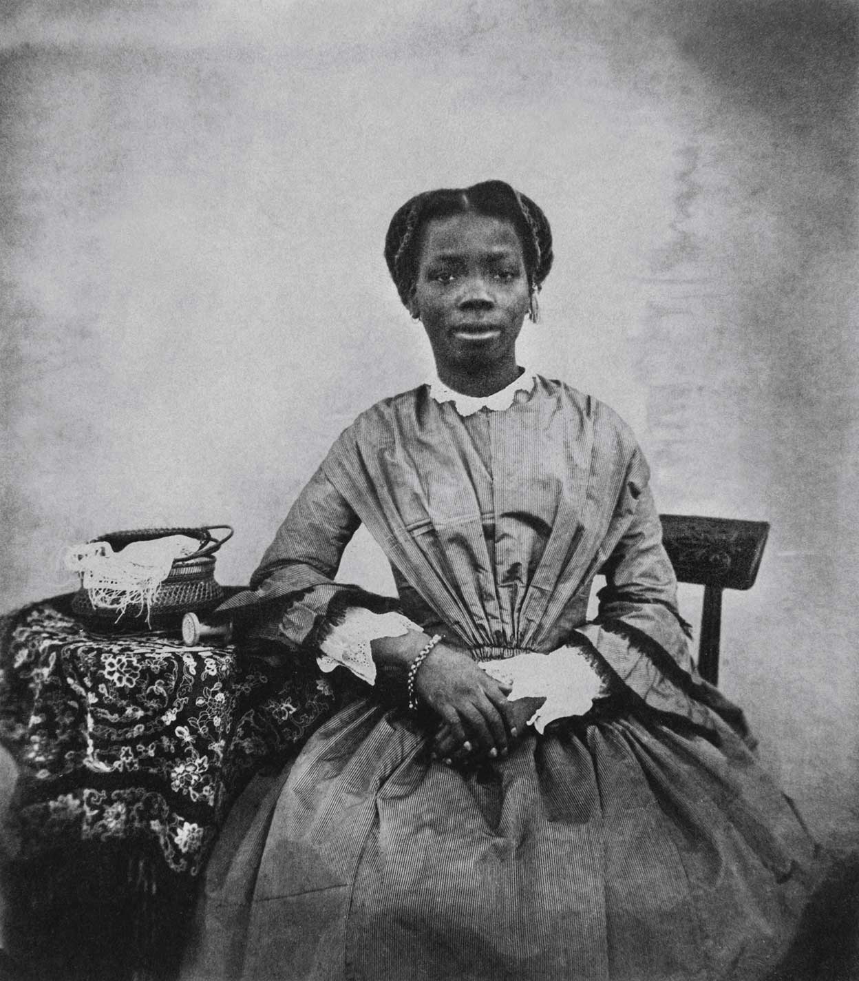 La reina Victoria adoptó o amadrinó a Aina, una princesa yoruba a quien un comandante había rescatado en Benín después de que su familia fuese asesinada.