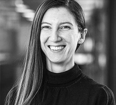 Eriona Hysolli, del Departmento de Genética de la Escuela Médica de Harvard, es la encargada de supervisar los trabajos de Colossal destinados a editar el ADN del elefante agregando los genes responsables de las características del mamut.