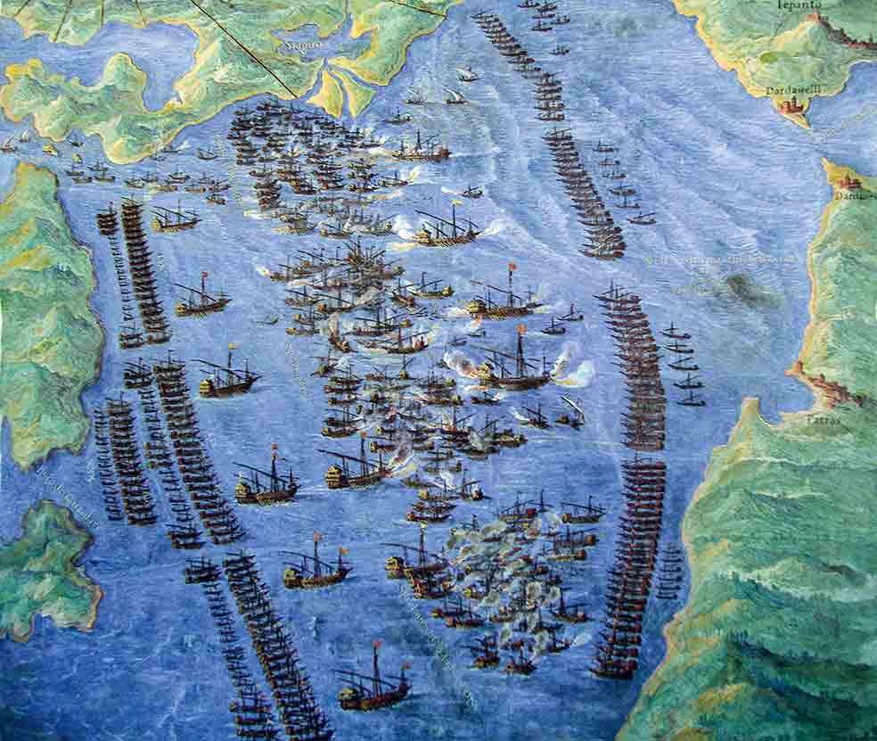 Lucharon unos 140.000 hombres y murieron alrededor de 40.000. Los cristianos capturaron 120 naves y a 5000 prisioneros turcos.