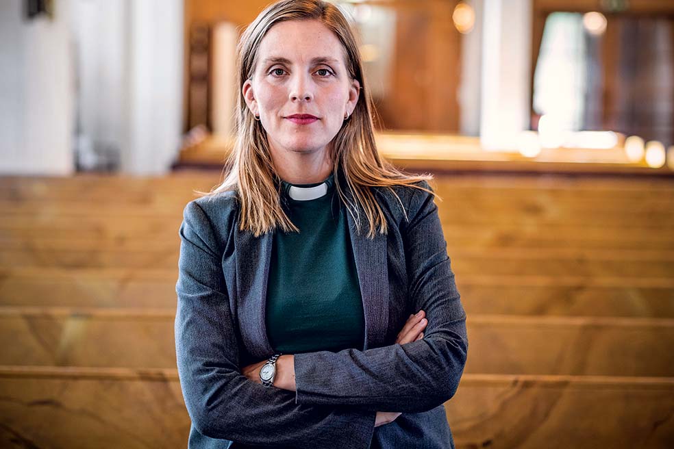 Cuando sucedieron los hechos, Anna Ardin colaboraba con una organización religiosa vinculada a la socialdemocracia sueca. Se encargaba de las relaciones con los medios de comunicación.