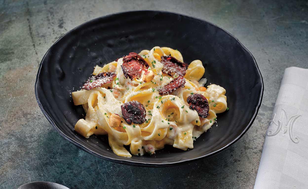 'Pappardelle' con crema de parmesano y morcilla